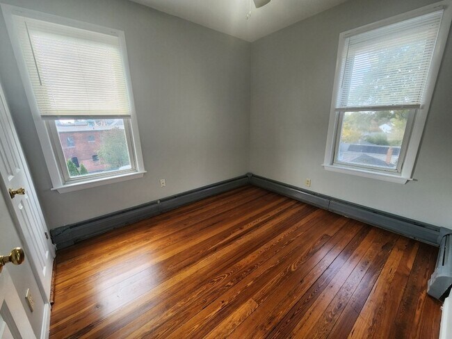 Foto del edificio - 447 Ash St