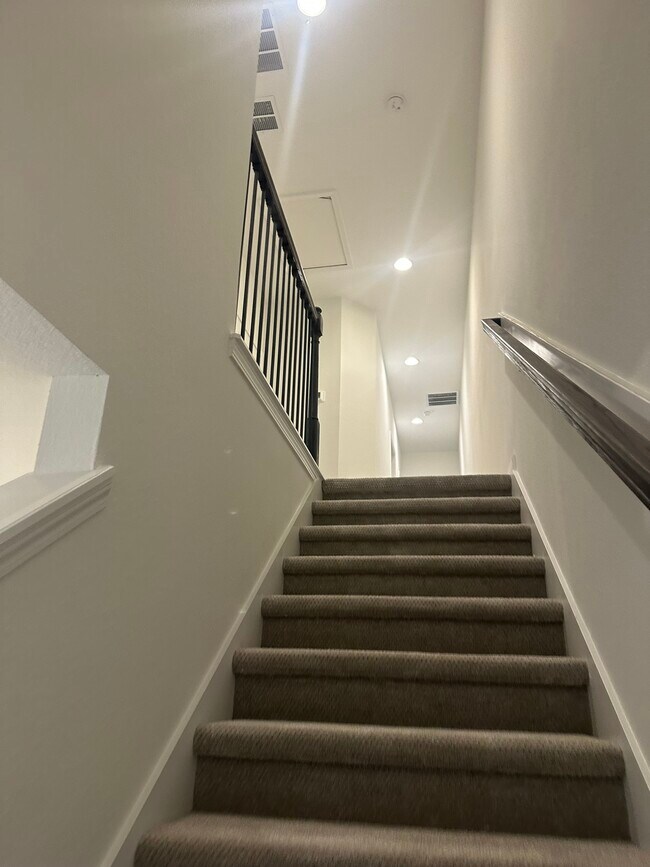 Foto del edificio - 366 Brandon Lakes Dr