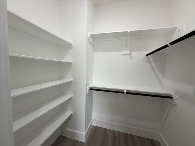 Foto del edificio - 10123 Grover Ln