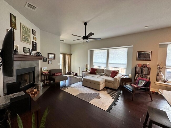 Foto del edificio - 8021 Izetta Ln