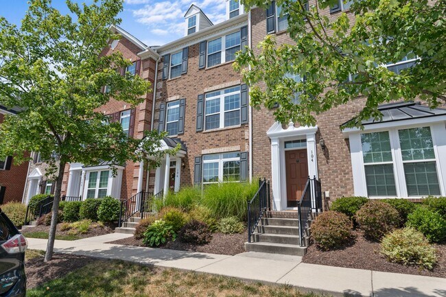 Foto del edificio - Stunning 3 Bedroom 2 Bathroom with 2 Addit...