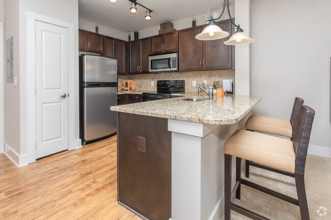 2BR, 2BA - 1081SF - Treeline Ansley