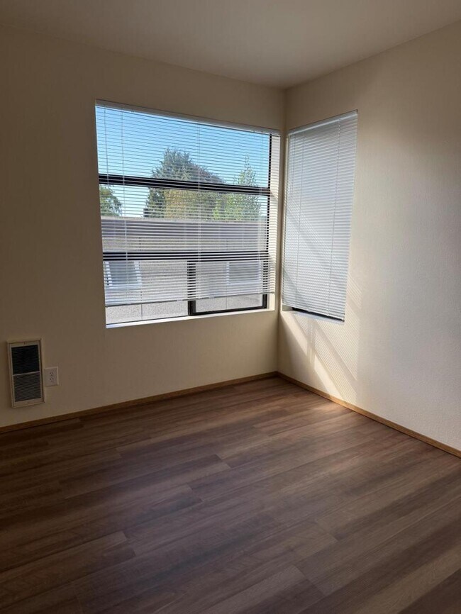 Foto del edificio - 2 bedroom in Seattle WA 98119