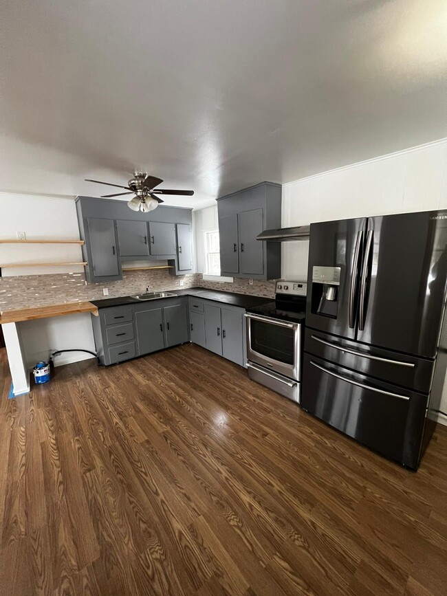 Building Photo - 224 Narragansett St