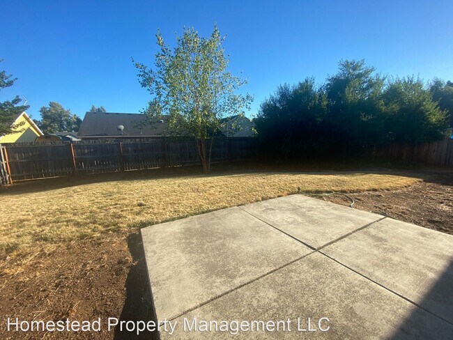 Building Photo - 3 br, 2 bath House - 1047 W Ellendale Ave.