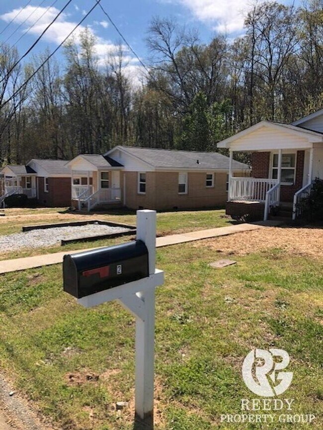 Building Photo - 2 bed 1 bath homes near Downtown Greer