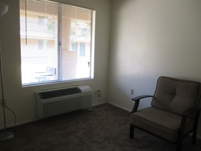 Building Photo - Lower Level Smokey Lane Condo!