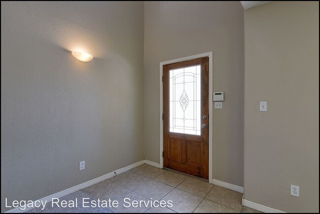 Building Photo - 1627 Playa del Sol