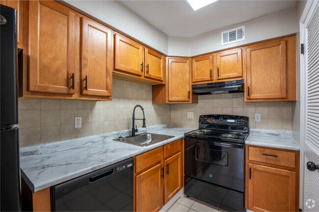 2BR, 1.5BA - 1,000SF - Kitchen - Riverside Apartments