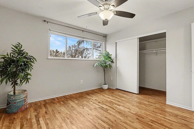 Foto del edificio - 709 Garland Cir