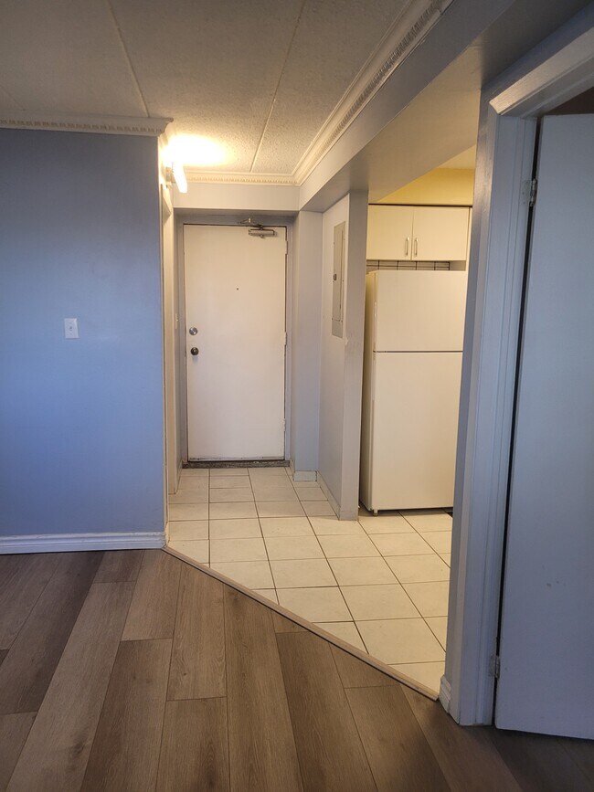 Photo du bâtiment - UPDATED ONE BEDROOM APARTMENT ON GROUND FLOOR