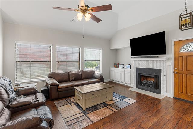 Foto del edificio - 2219 Greenview Dr