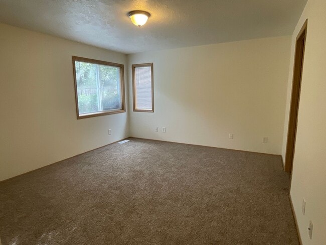 Building Photo - Beautiful 3-Bedroom, 2-Bath Home – Southeast Salem Gem!