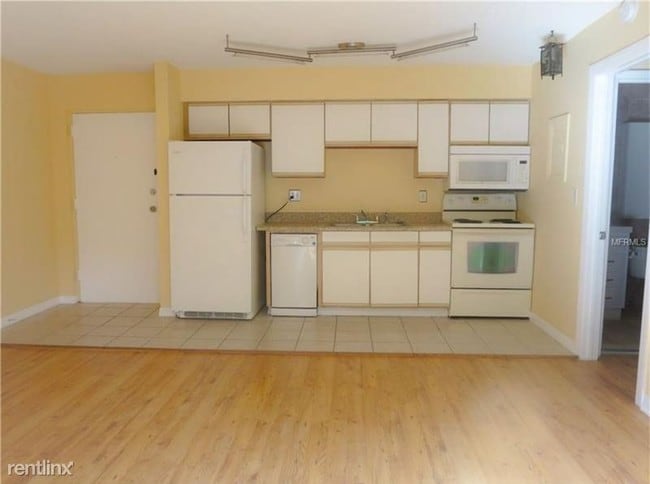 Building Photo - 2701 Hidden Lake Dr N