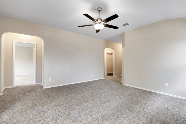 Building Photo - ***MOVE-IN SPECIAL: ONE WEEK FREE***Recent...