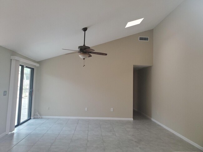 Foto del edificio - 5388 Eagle Lake Dr