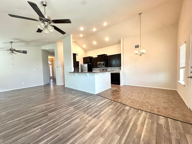 Building Photo - 3 Bed 2 Bath with an Office Space