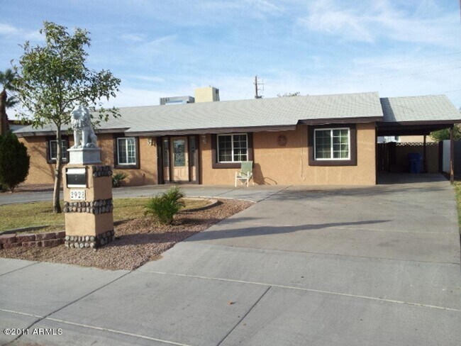 Foto del edificio - 2928 N 24th Pl