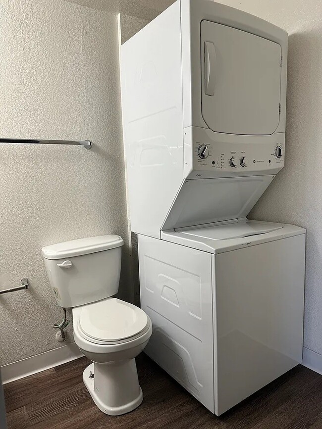 Building Photo - The Pointe Townhomes