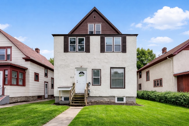 Building Photo - 1212 Como Ave SE