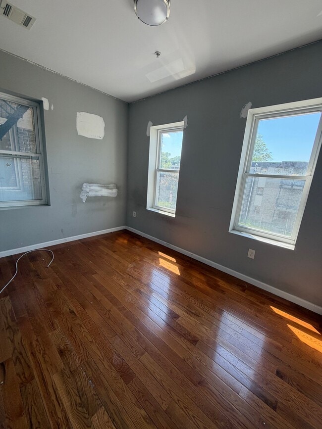 Building Photo - 58 Steuben St