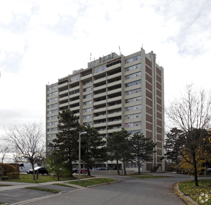 Ridge Hill Tower Apartments 1130 Queens Ave Oakville, ON