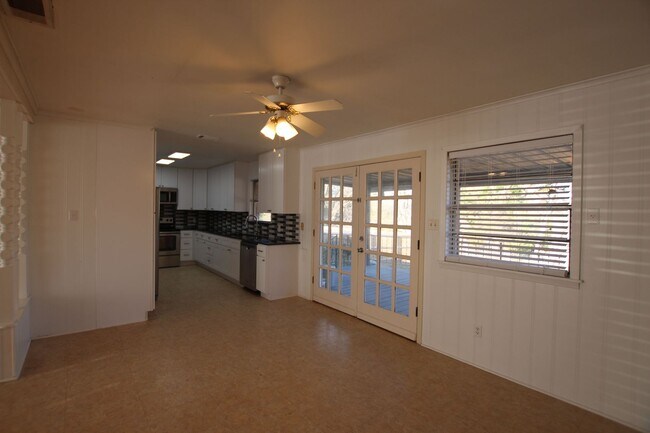 Foto del edificio - AVAILABLE NOW! 3 Bed 2 Bath Home Near UT T...