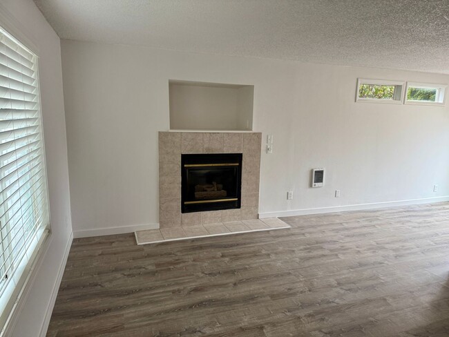 Foto del edificio - Multnomah Village in the Heart of-Brand new remodel