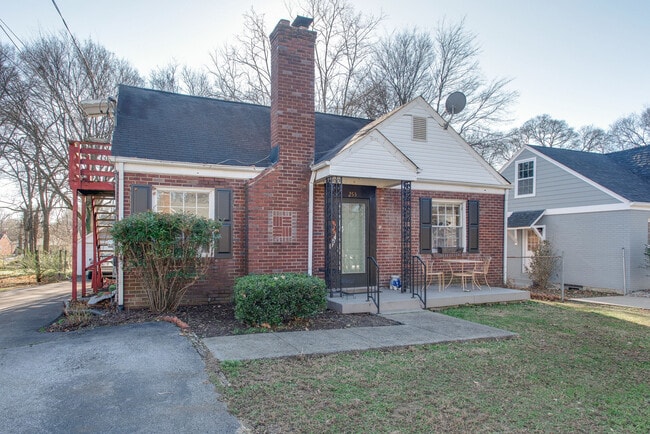 Building Photo - 253 Thuss Ave