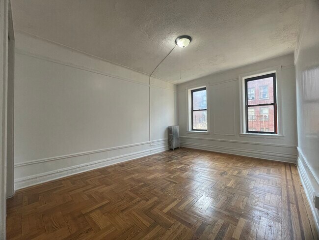 Foto del edificio - 2710 Morris Ave