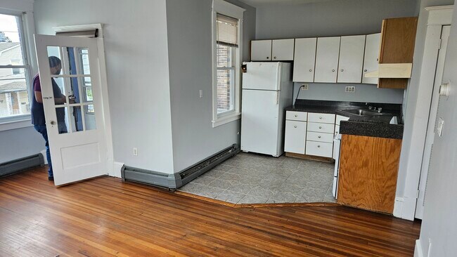 Building Photo - 461 Neville St