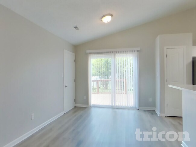 Foto del edificio - 15228 Pangborn Pl