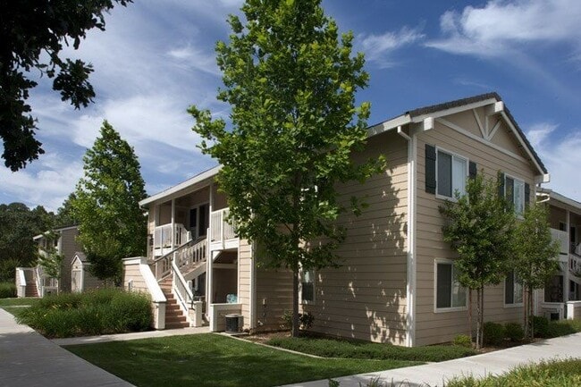 Building Photo - Vintage Brook- 55+ Senior Apartment Homes
