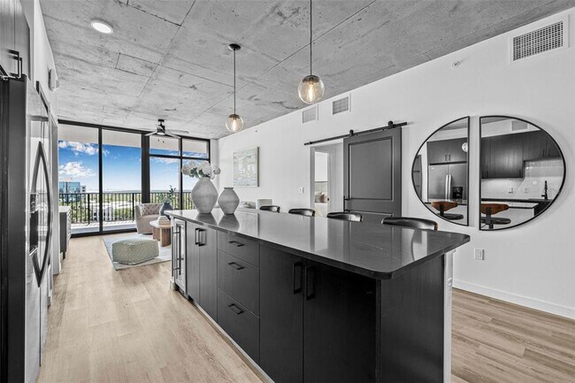 Foto del edificio - 221 Main St N