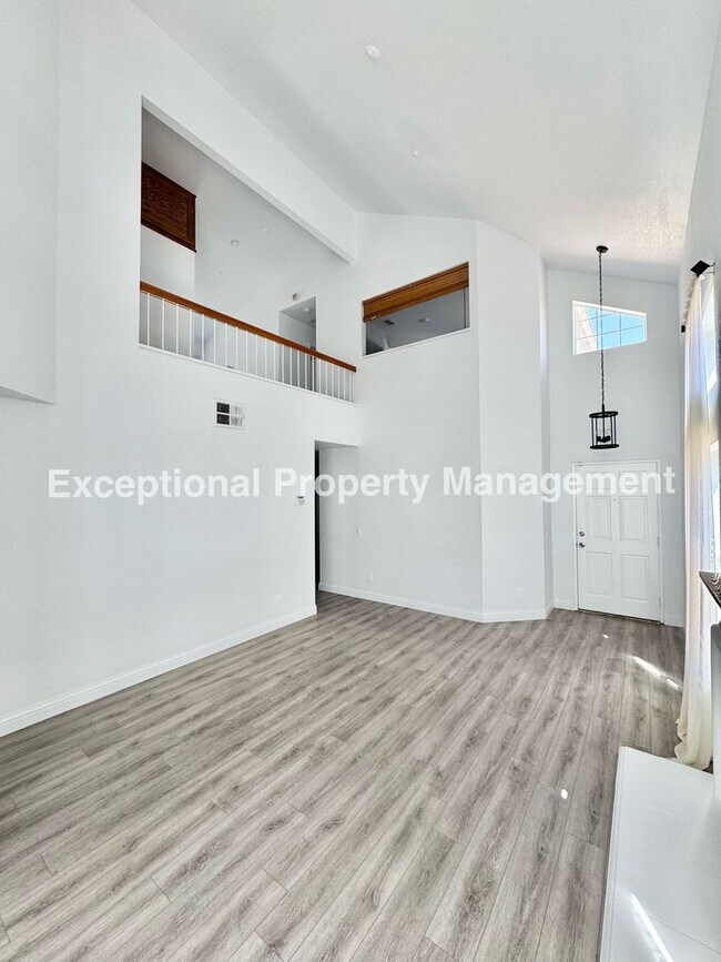 Foto del edificio - Great 5 bed 3 bath home