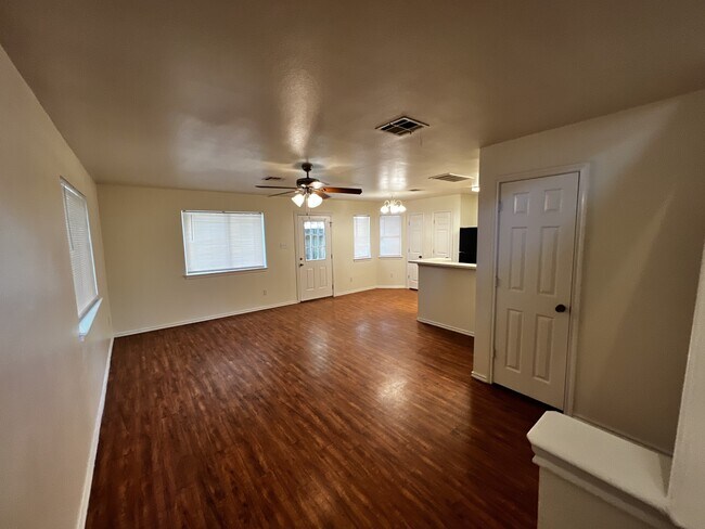 Foto del edificio - 125-127 Cedargrove