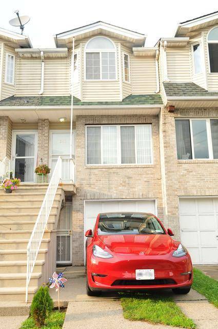 Primary Photo - 262 Edgewater St