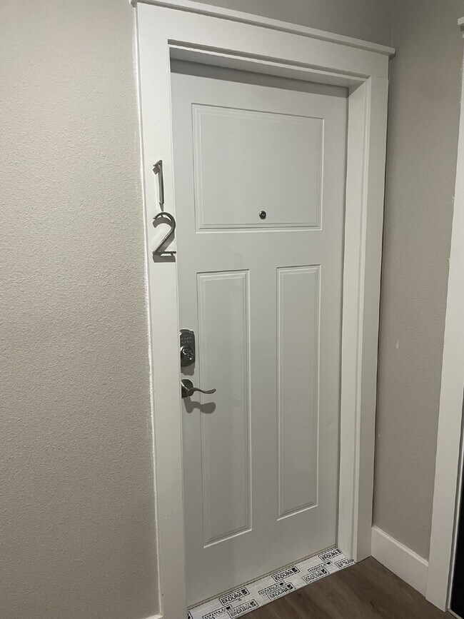 Foto del edificio - Private one bedroom, one bath for 6 month ...