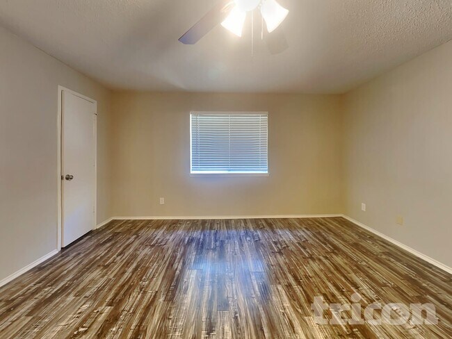 Foto del edificio - 4115 Cypress Springs Dr