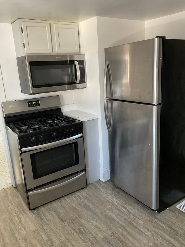 Building Photo - 18049 School St