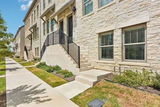 Building Photo - 245 John Webster St