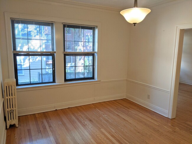 Building Photo - 1137 Maple Ave