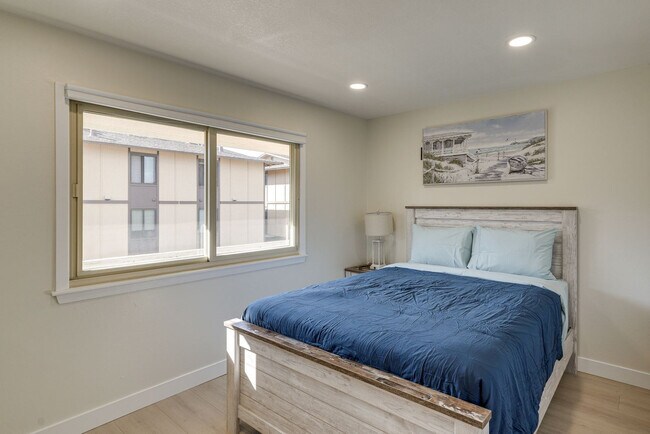 Building Photo - 440 Dela Vina Ave