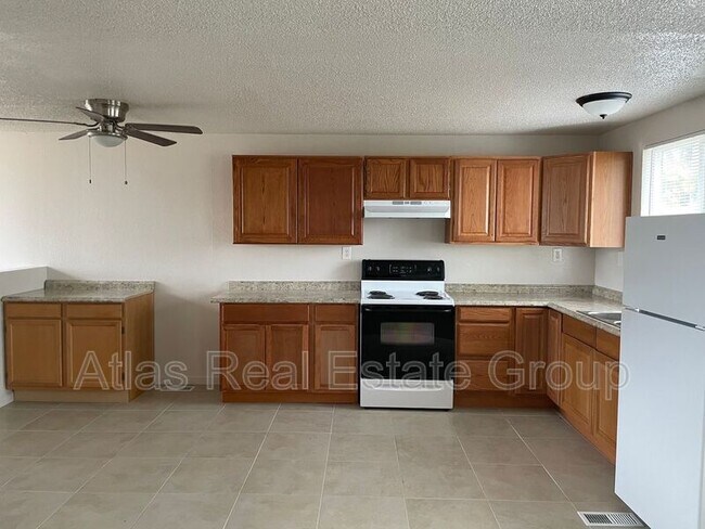 Building Photo - 5160 Deephaven Ct