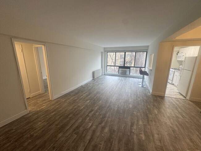 Foto del edificio - 3901 Tunlaw Rd NW