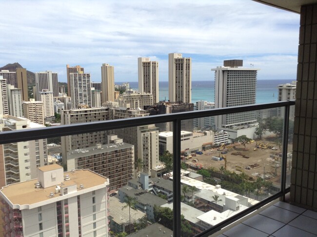 Foto del edificio - Remodeled High floor furnished Studio/1 Bath at Island Colony - Available 11/30/25