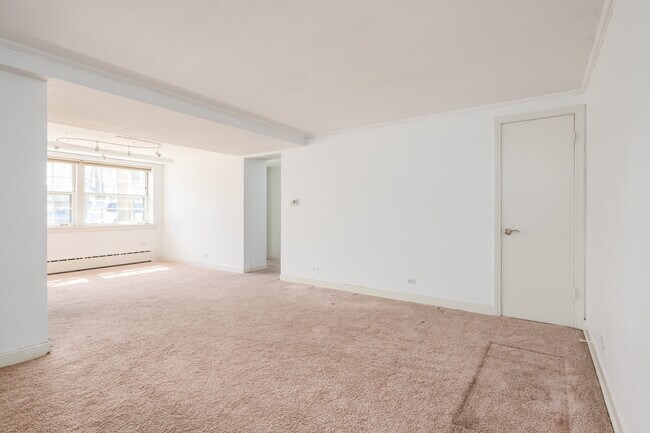 Building Photo - 1404 Hinman Ave