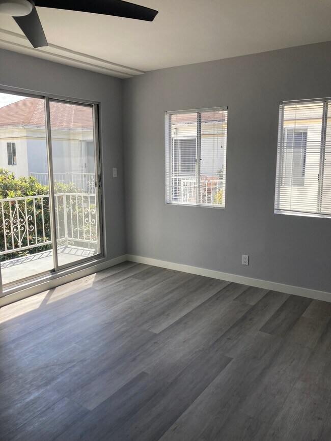 Foto del edificio - 323 N Ogden Dr