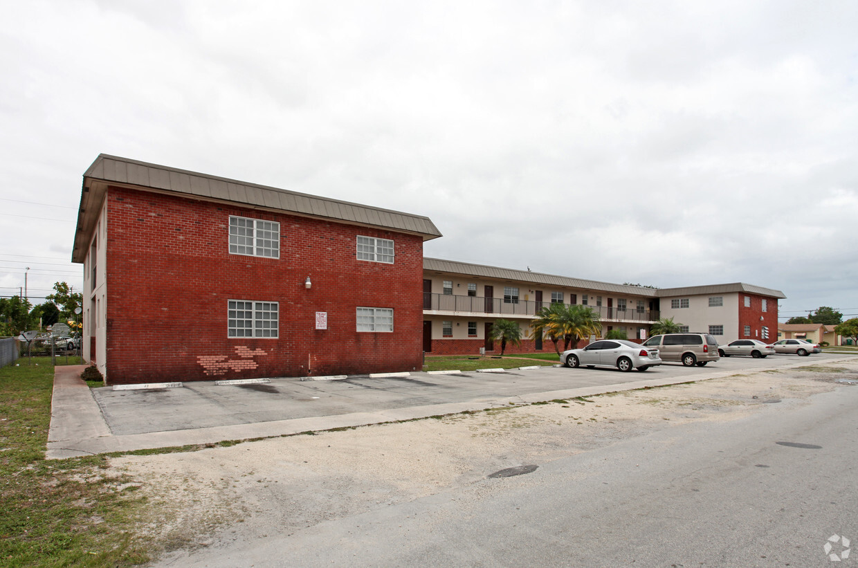 Primary Photo - Villas of Pembroke Pines