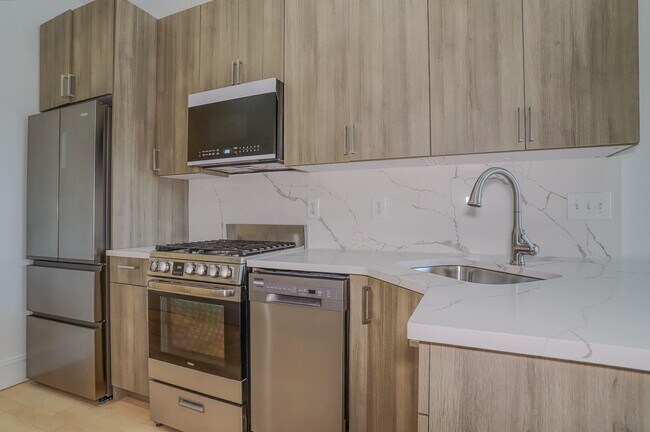 Building Photo - 301 Madison St